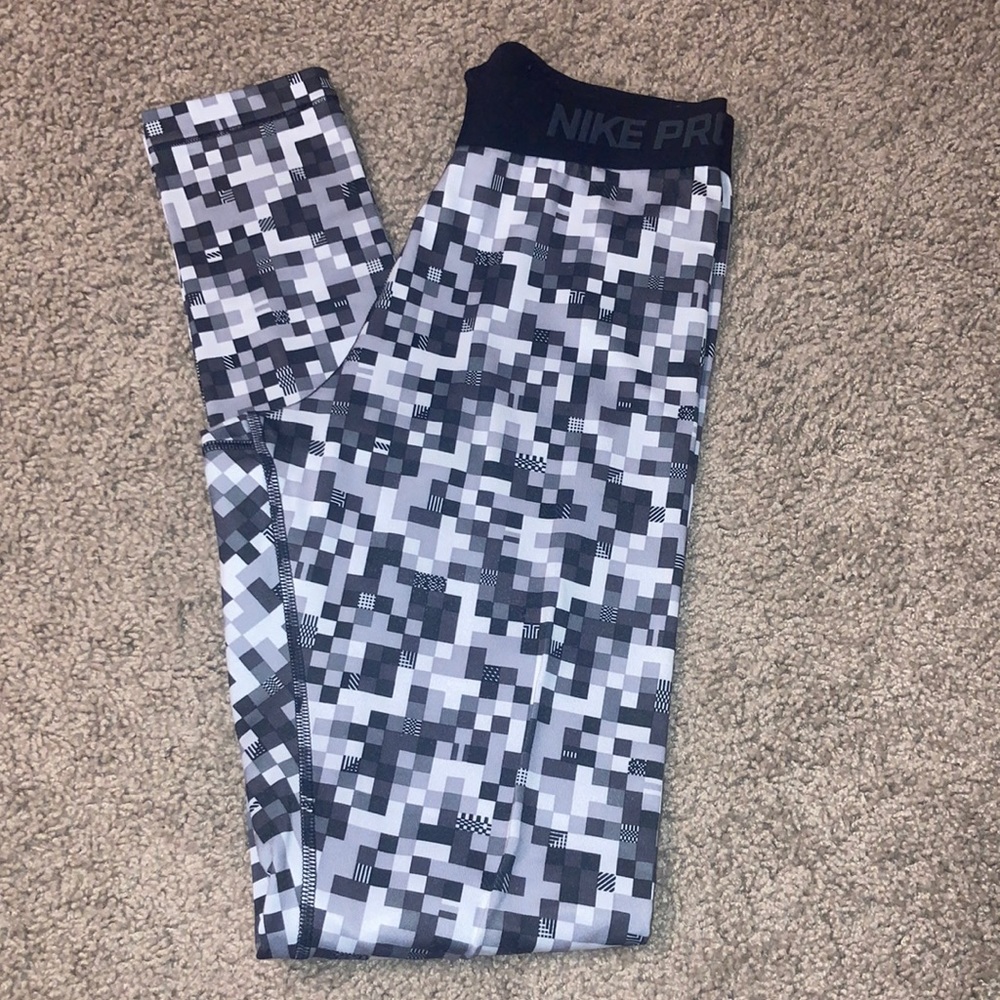 nike pro leggings !!